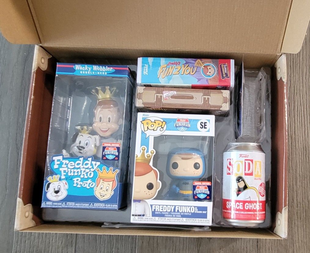 2023 FUNKO Fun On The Run Travel Edition Box - Freddy Funko As BATMAN - NEW - Pristine Condition