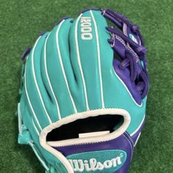 Baseball Gloves A2000