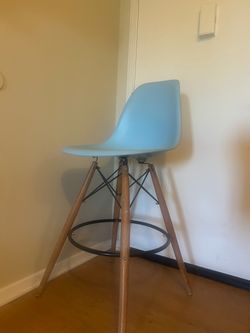 Modern Bar Stool with Wood Legs