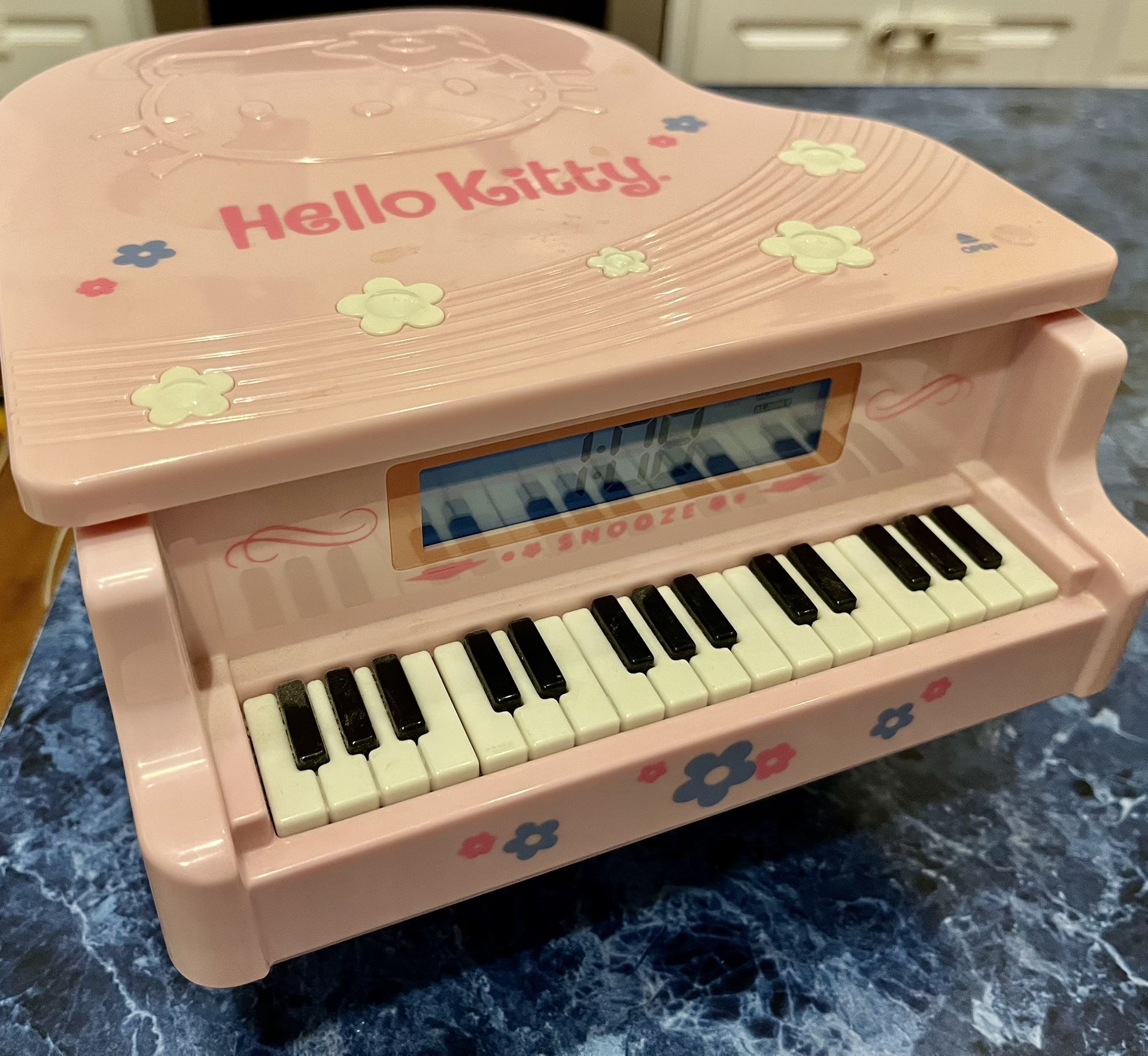 Vintage Hello Kitty Piano CD Player/Radio/Alarm