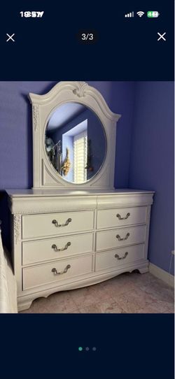 🌹BEAUTIFUL WHITE COLOR  DRESSER -CARVED WOOD/8 DRAWER WITH MIRROR 🌹