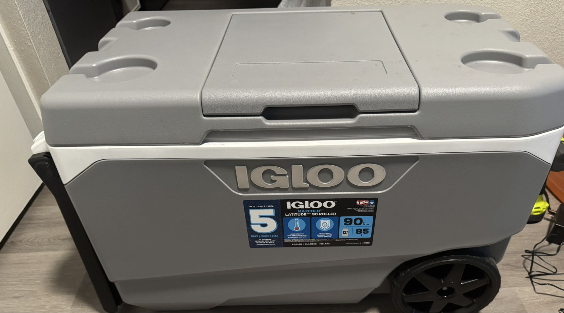 Igloo MaxCold Latitude 90-quart Roller Cooler