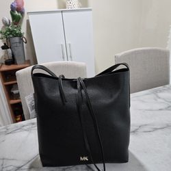 MICHAEL KORS  junie large messenger 