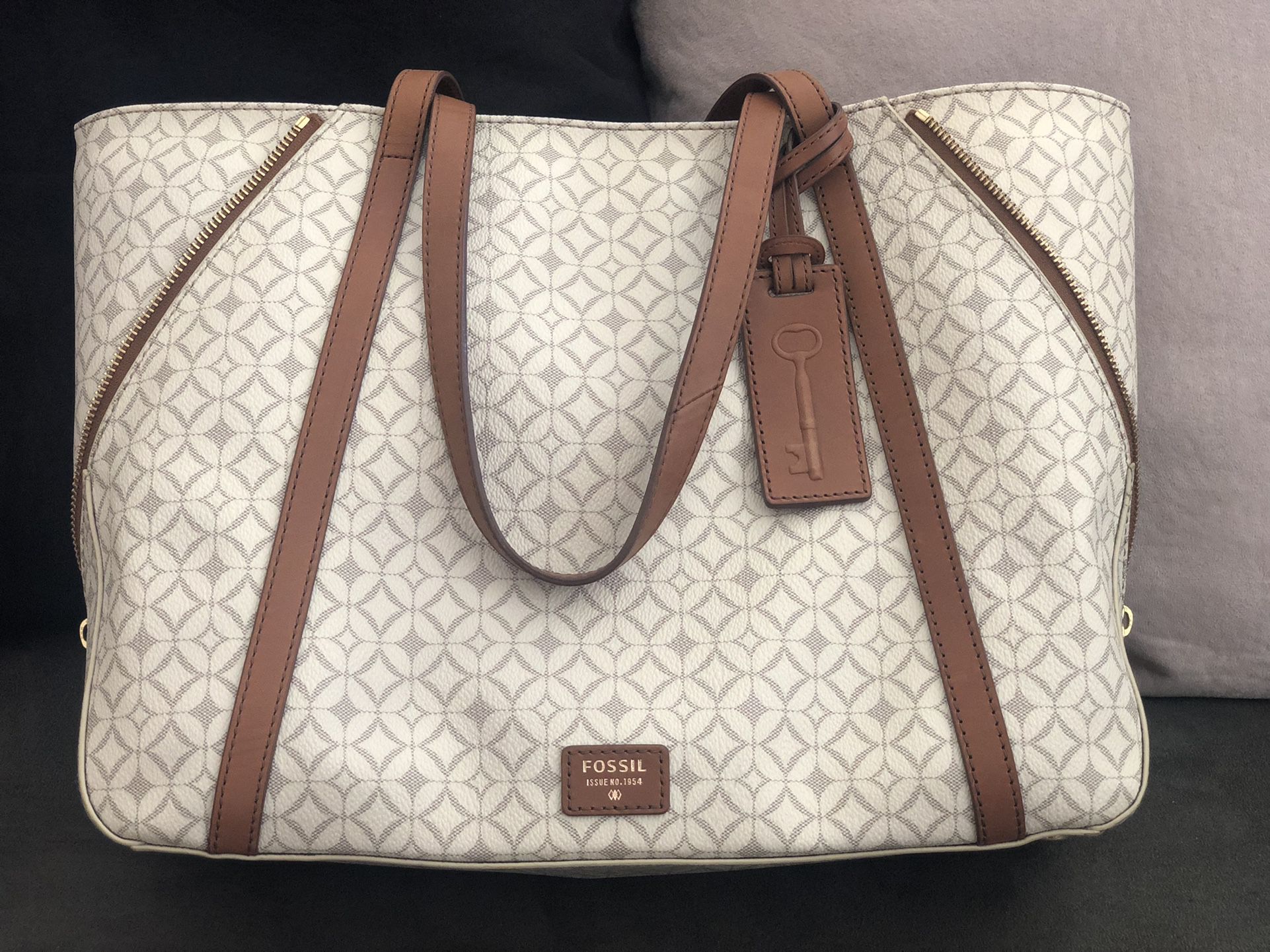 Fossil Tote Bag for Sale in Moreno Valley, CA - OfferUp