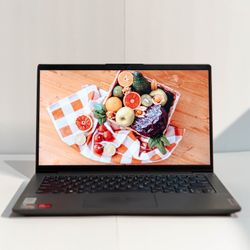 Laptop Lenovo 81YM