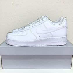 BRAND NEW NIKE AIR FORCE 1 LOW  07 TRIPLE WHITE MEN SIZE MEN SIZE  10,10.5, 11, 12,14 WITH RECEIPTS 🧾 