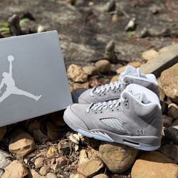 Jordan Retro 5 Wolf Greys size 8M 9.5W