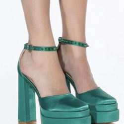 Sexy Satin Green Platform Heels .!! Sz 9