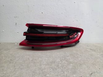 Right tail light porsche macan 2015 2016 2017 2018