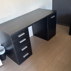 DESK AND 2 NIGHTS TABLES FOR BEDROOM OR…