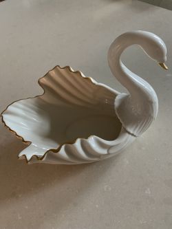 LENOX Limited Edition Swan Centerpiece Bowl With Gold Accents.  Millennium Collection. 