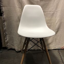 Mid Century Nordic Style Shell Chairs