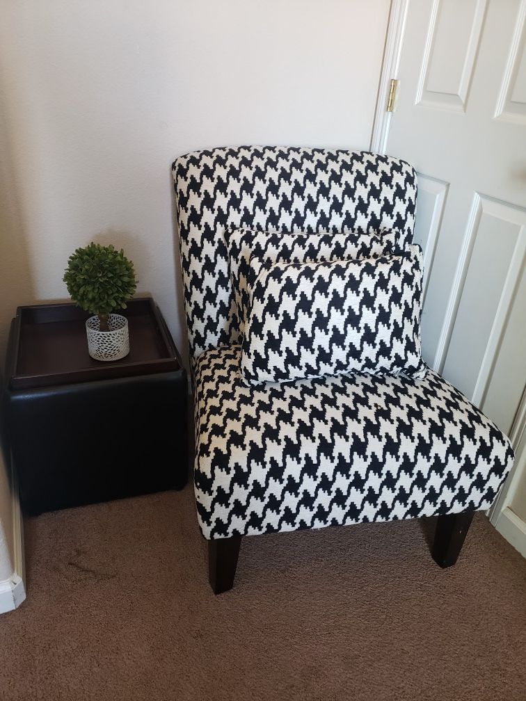 Oversize chair with Ottoman/side table