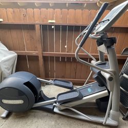 Precor EFX 576i Experience Elliptical Machine