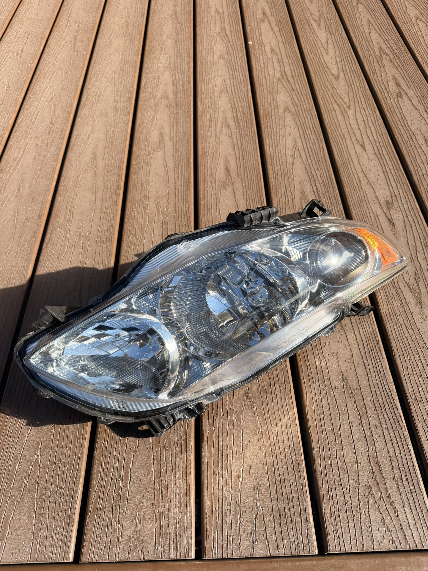 2009-2012 Toyota Corolla Front Left Headlight
