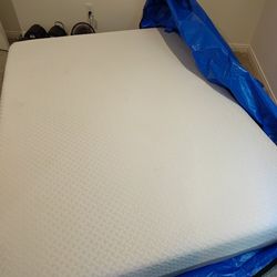 Memory foam queen mattress