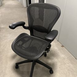 Herman Miller Aeron B with Features in perfect condition