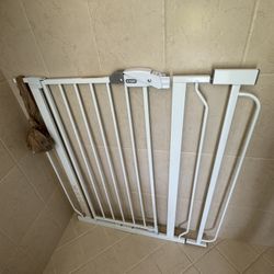 Regalo Wall Safe Extra Wide Walk Through Safety Gate