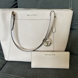 Michael Kors Tote & Wallet Set – Vanilla Beige – Like New!
