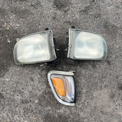 Toyota Tacoma Headlights 01-04