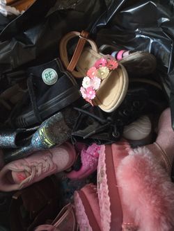 Toddler girls shoes size 7-8 ( PLEASE READ DESCRIPTION)
