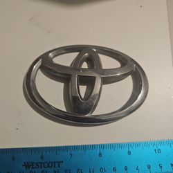 06-10 Toyota Camry/Sienna/Matrix/Rear Trunk OEM Emblem