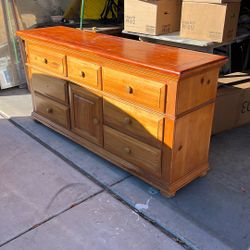 Dresser And Coffee Table 