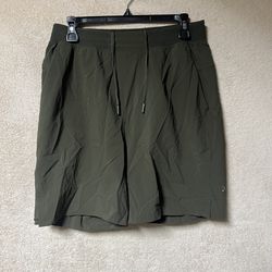Lululemon THE Shorts License To Train Linerless 9” Mens Medium Green