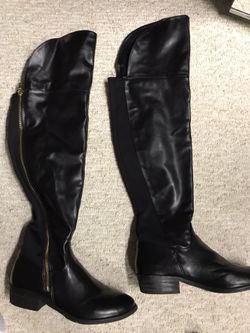 Woman 7 1/2 black boots