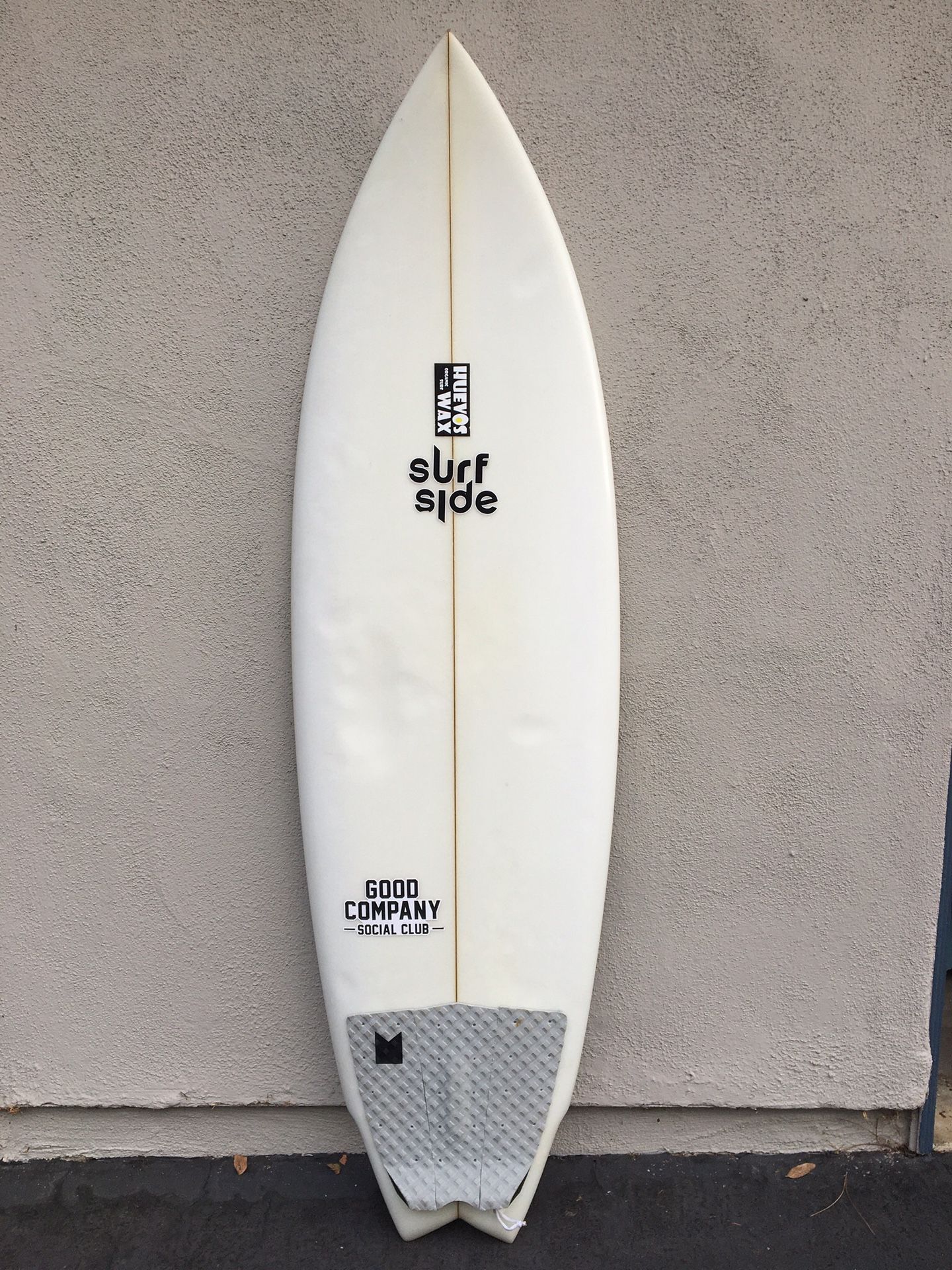 Twin Fin Surfboard - 5’10”