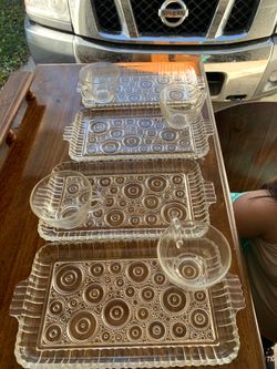 Serving tray with cups