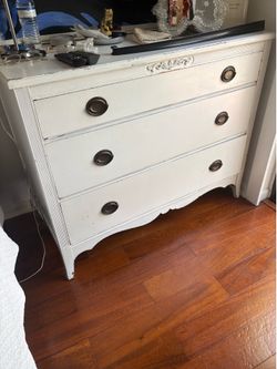 Shabby chic Dresser