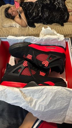 Jordan 4 red thunders 10.5