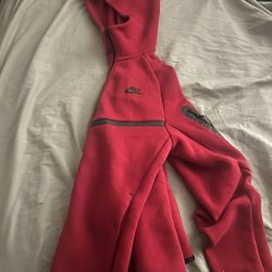 Red Nike Tech Full Set (Men’s Medium hoodie, Men’s Small Pants) NO DEALS PRICE IS FINAL!!