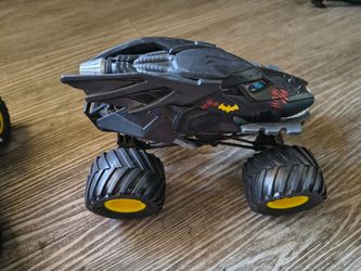 SPIN MASTER MONSTER JAM BATMAN BATMOBILE 1:24 SCALE STREET JUSTICE