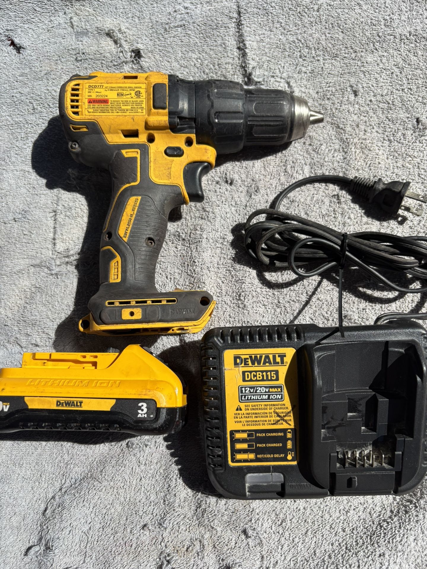 Dewalt 1/2” Brushless 20V Drill Kit-DCD777-Clean, New 3.0 Ah Battery, Charger.