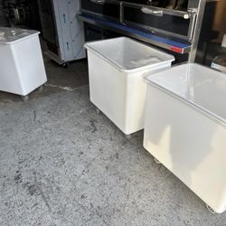 42.5 LB Ingredient Storage Bins Dry Food Sugar Flour Dough Dry Wet Liquid Cambro IB44 On Wheels With Sliding Top Clear NSF Restaurant Bakery Donut 