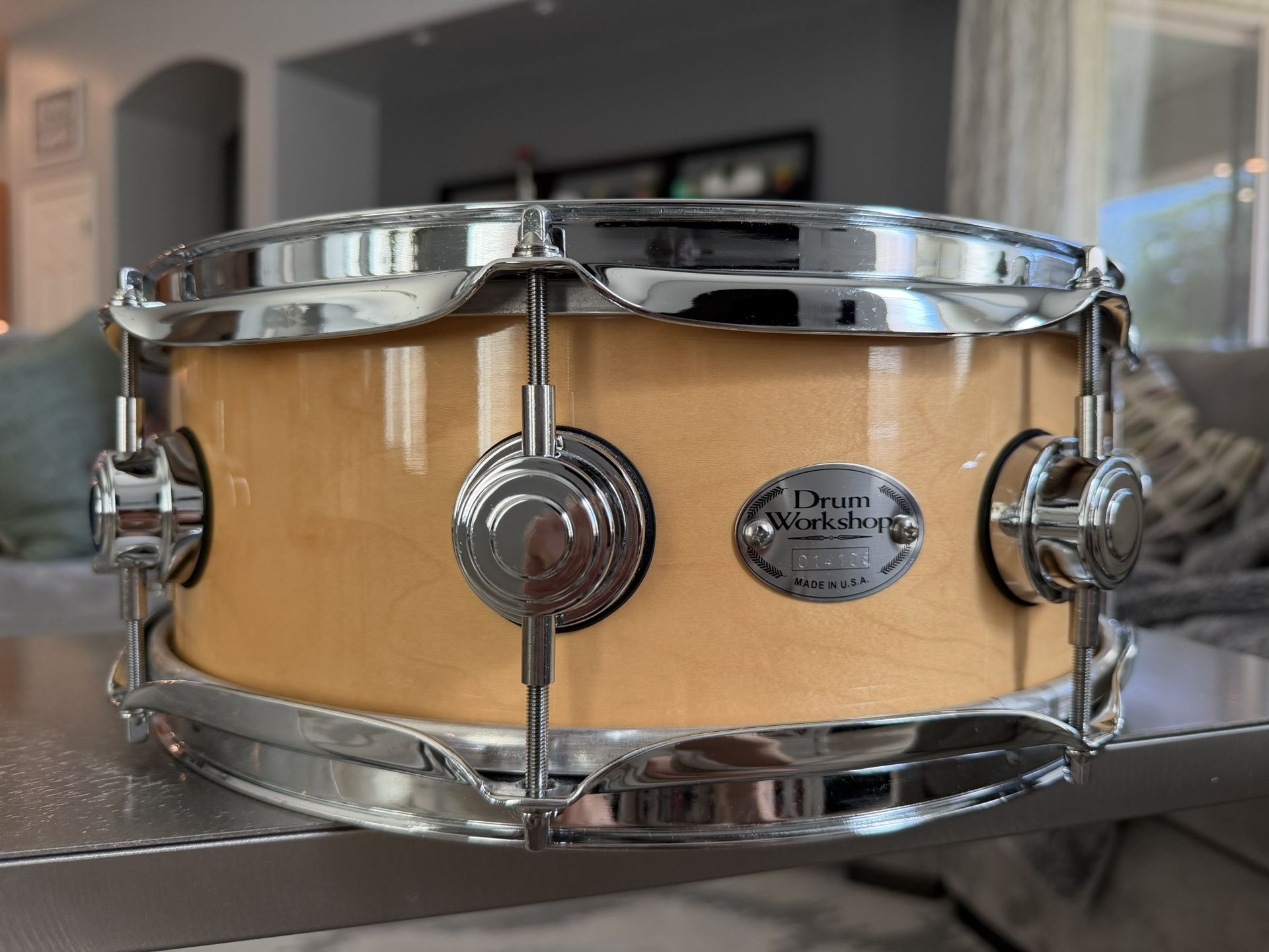 DW drums maple snare in natural lacquer finish 