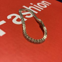 White gold and diamond tennis bracelet