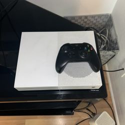 Xbox One And Controller 