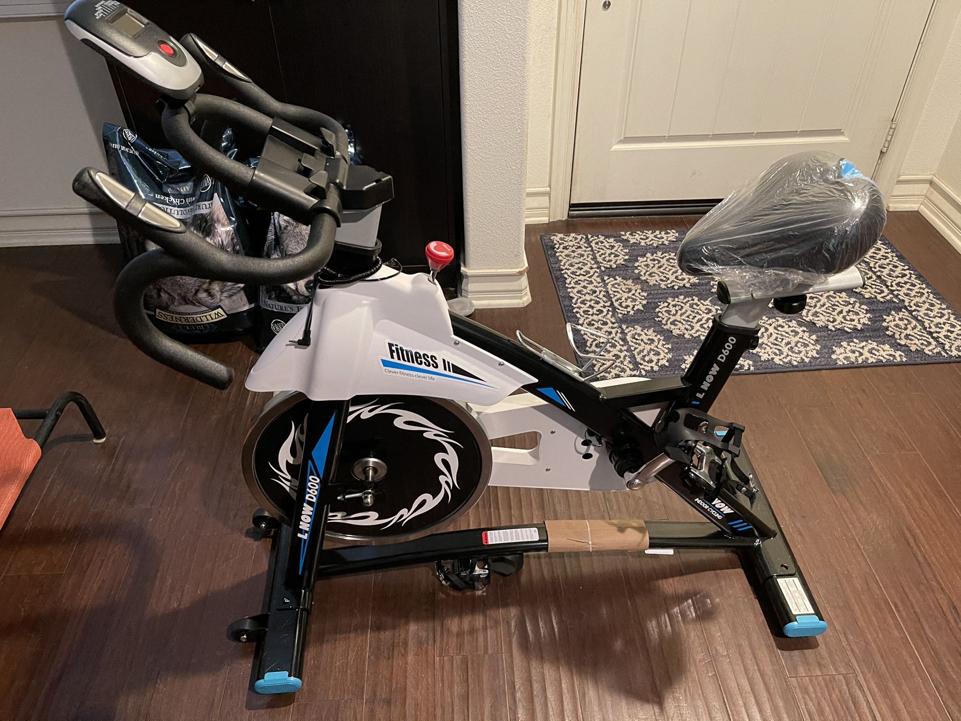 L NOW D600 Indoor Exercise Bike Indoor Cycling Stationary Bike, Belt Drive with Heart Rate, Adjustable Seat and Handlebar