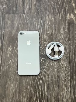iPhone 8 Silver UNLOCKED FOR ANY CARRIER!