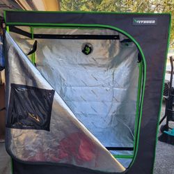Grow Tent With LED Grow Light