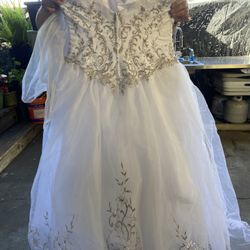 Sebe de Vestido De 15 Años Solo Está Un Poco Sucio Talla 14