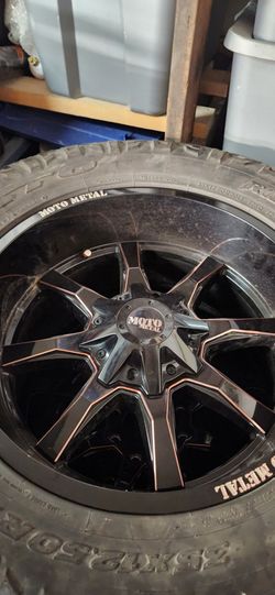 35s on 20x10 moto metals for trade