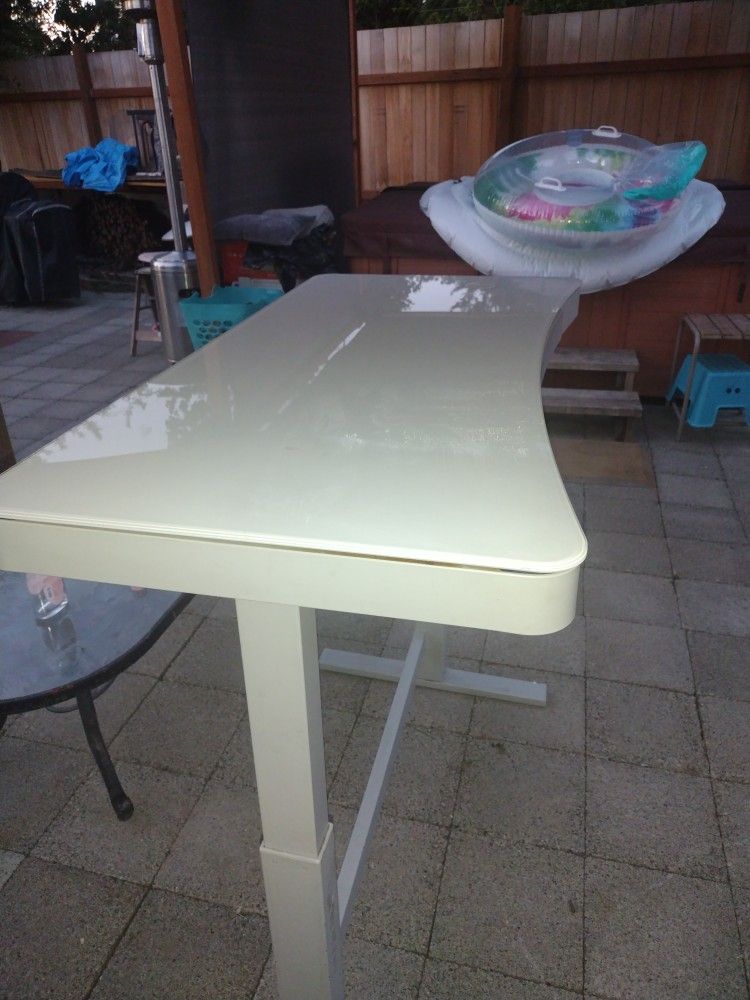 Electric ADJUSTABLE Computer Table 300$