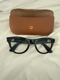RAY BAN META SKYLER (GEN 2) USED LIKE NEW CONDITIONS COMES WITH CASE AND GLASSES NO BOX WHAT YOU SEE IS WHAT YOU GET $260 CASH