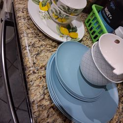 Free plates and bowls