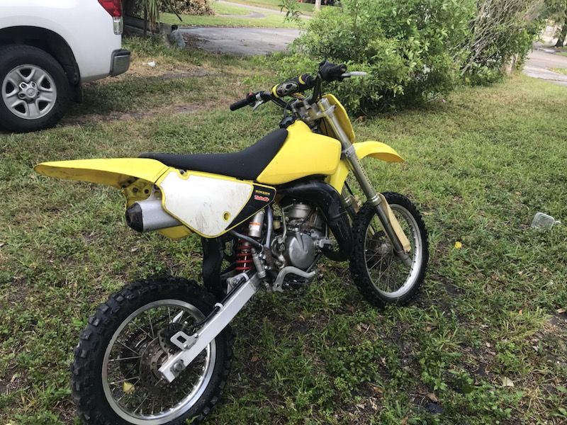 2002 RM85 Suzuki 2 stroke dirt bike. Never raced $1,200.00