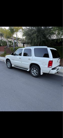 2004 Cadillac Escalade